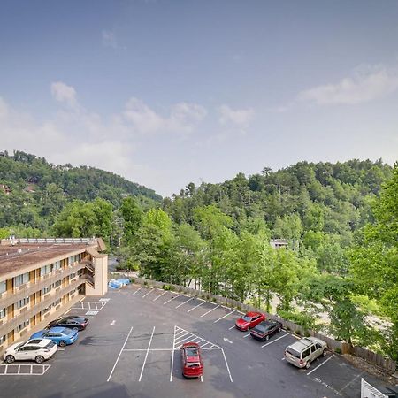 Stylish Gatlinburg Condo With Pool Walk Downtown! Esterno foto
