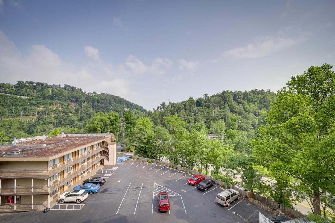 Stylish Gatlinburg Condo With Pool Walk Downtown! Esterno foto